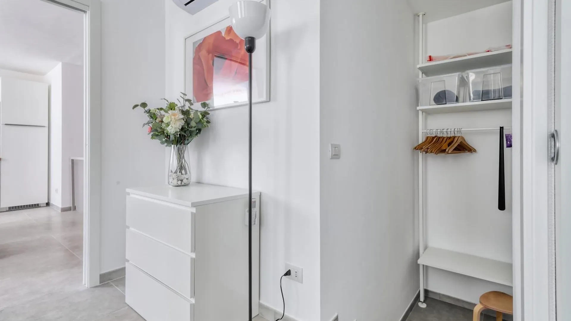 Red Cannas, Cozy Apt In City Life District Milan
