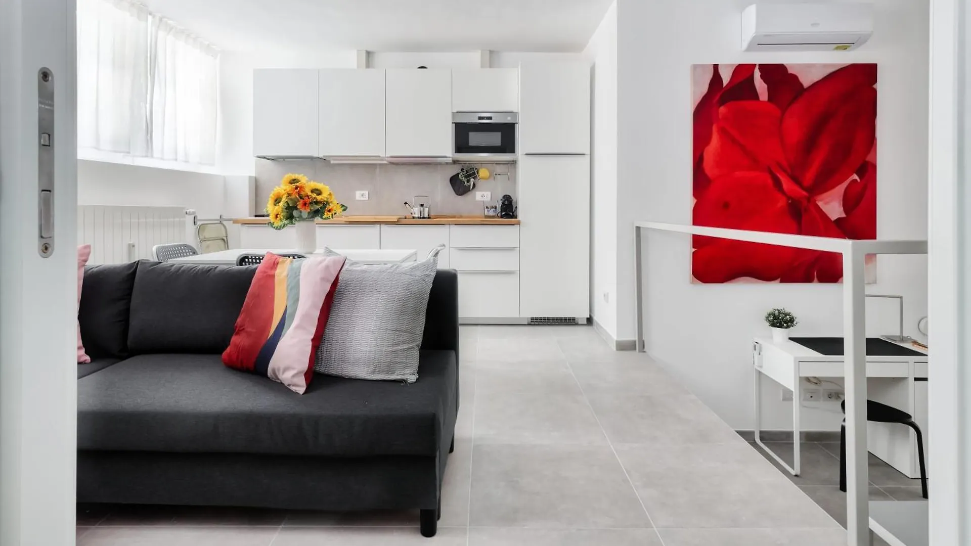Apartment Red Cannas, Cozy Apt In City Life District Milan