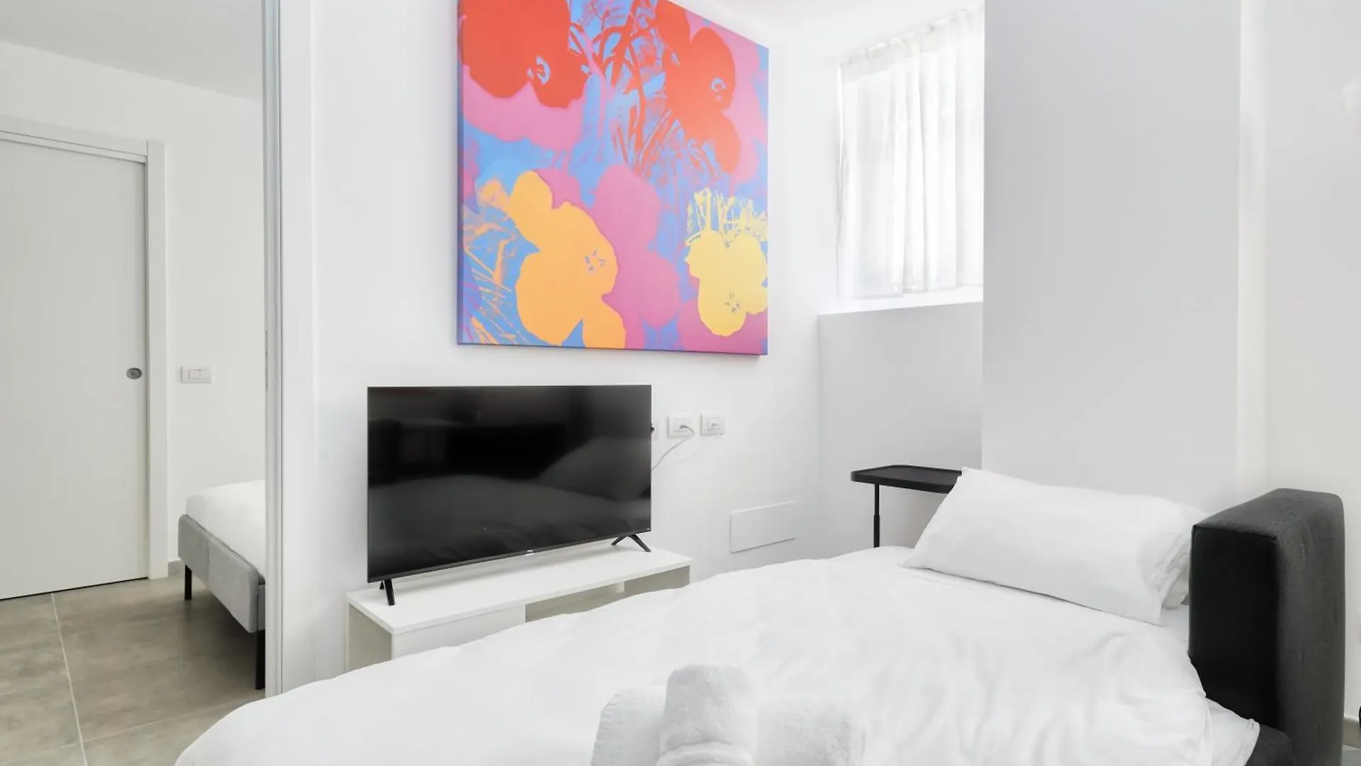 Red Cannas, Cozy Apt In City Life District Milan