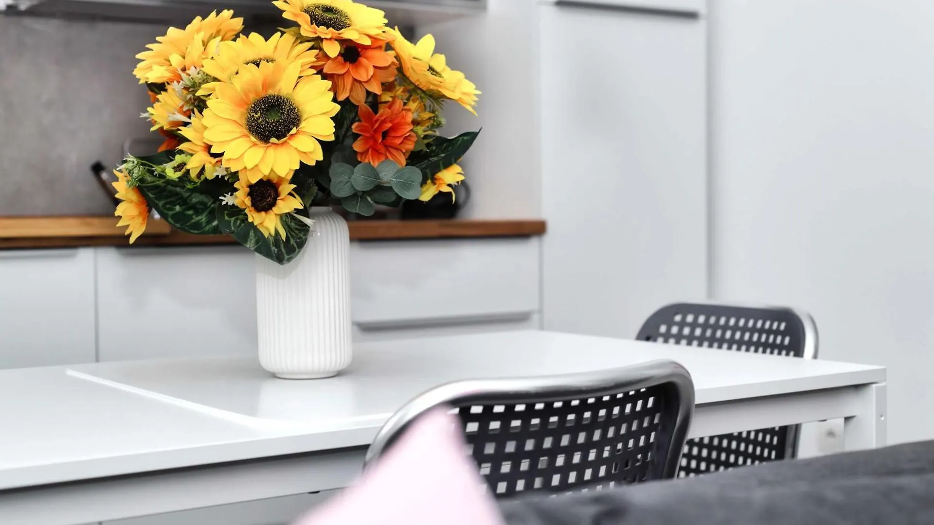 Apartment Red Cannas, Cozy Apt In City Life District Milan