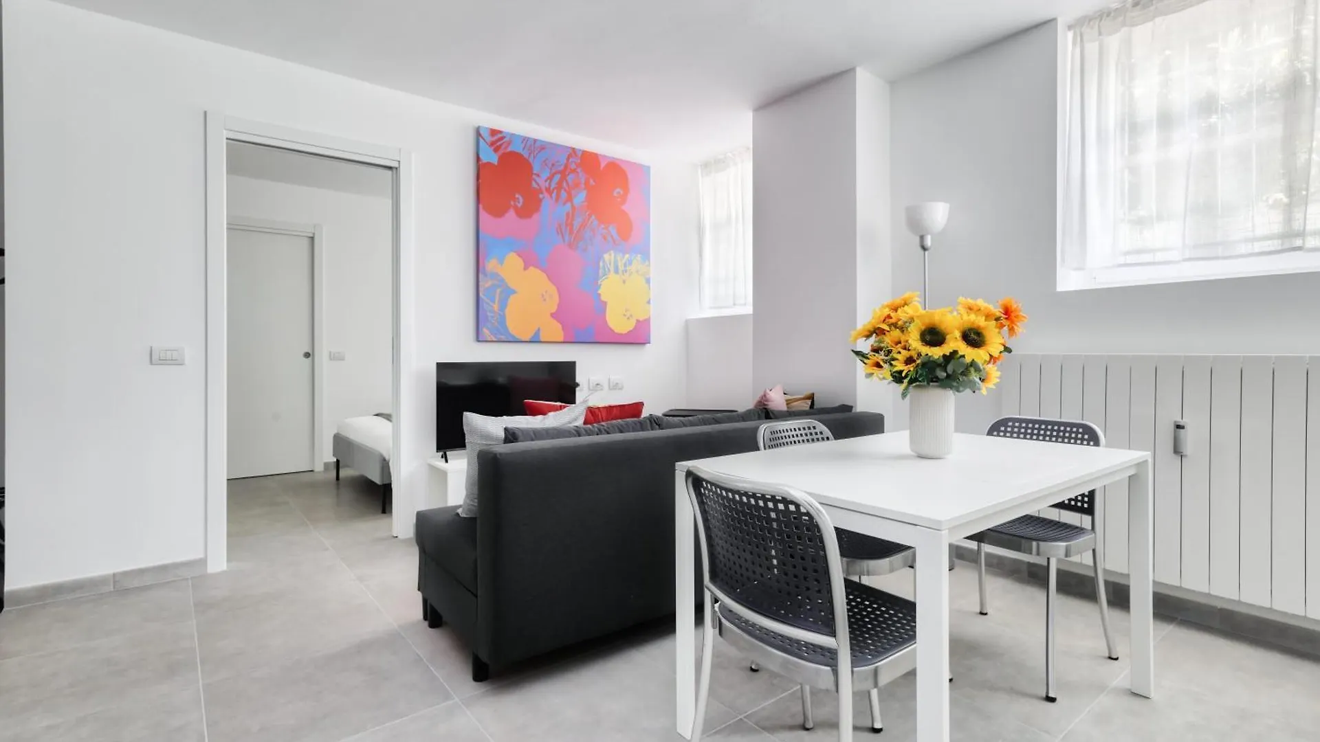 Apartment Red Cannas, Cozy Apt In City Life District Milan Italy