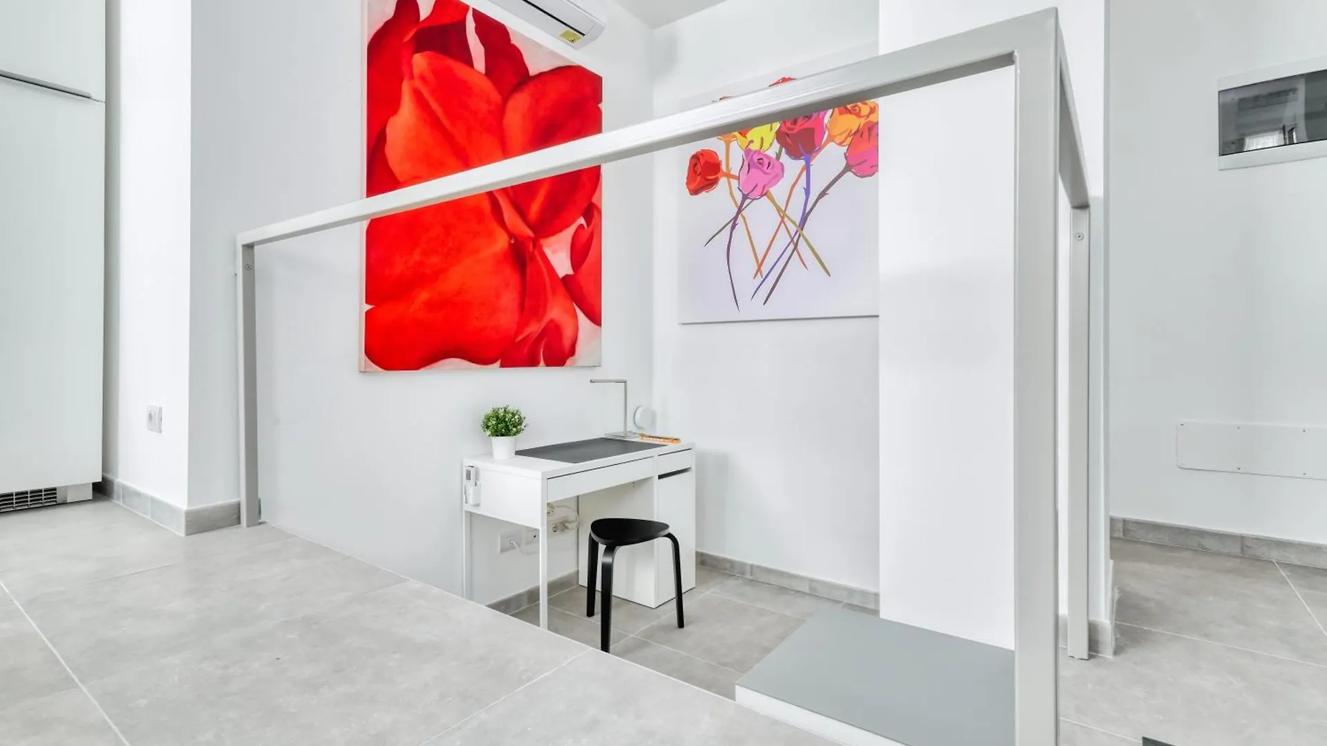 Red Cannas, Cozy Apt In City Life District Milan Apartment