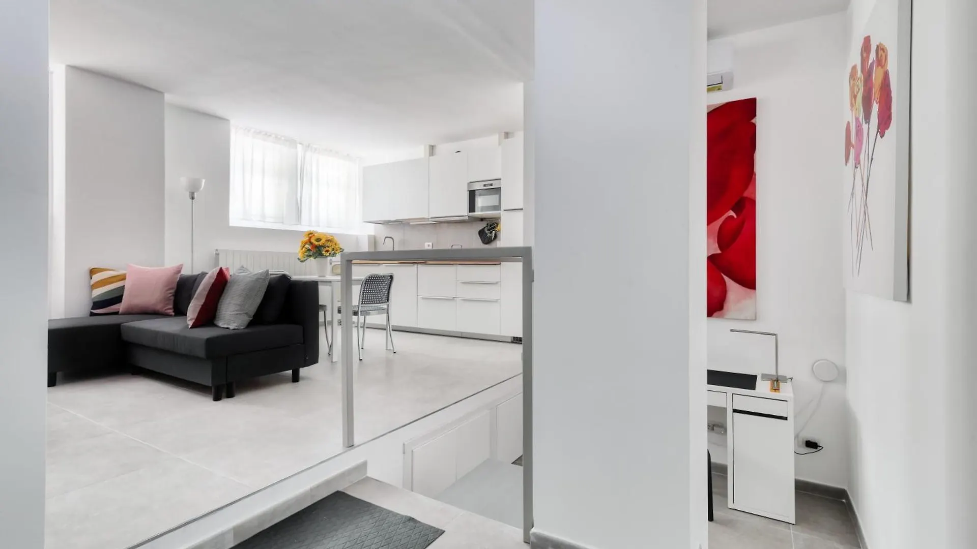 Apartment Red Cannas, Cozy Apt In City Life District Milan