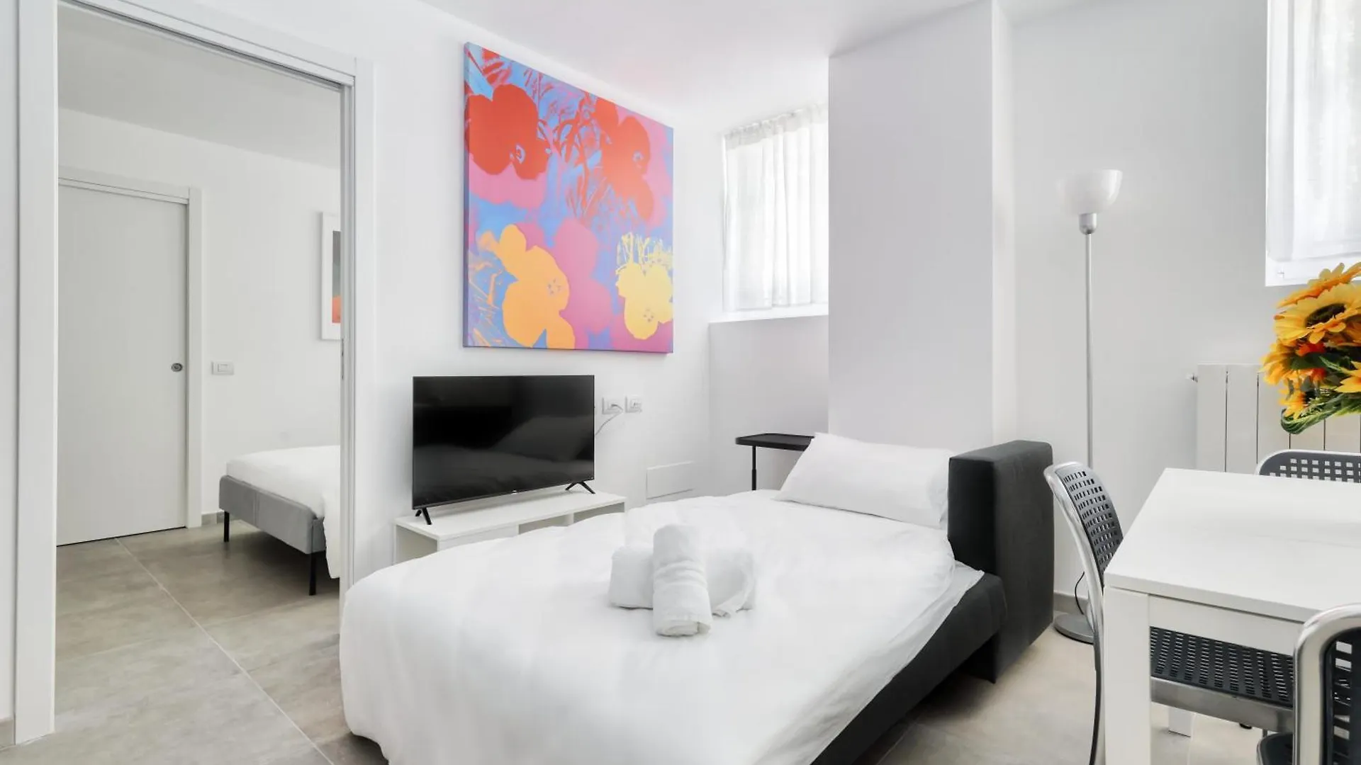 Red Cannas, Cozy Apt In City Life District Milan Apartment