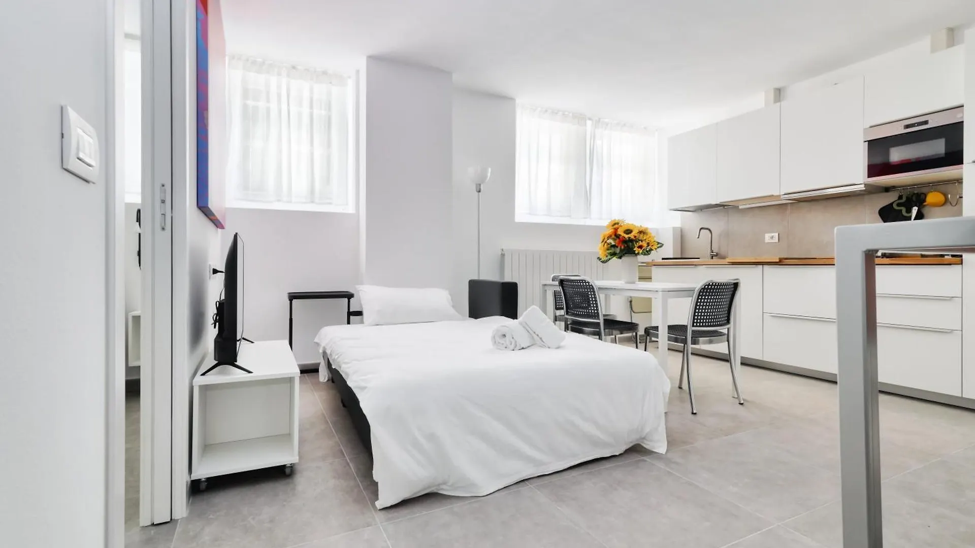 Red Cannas, Cozy Apt In City Life District Milan Apartment